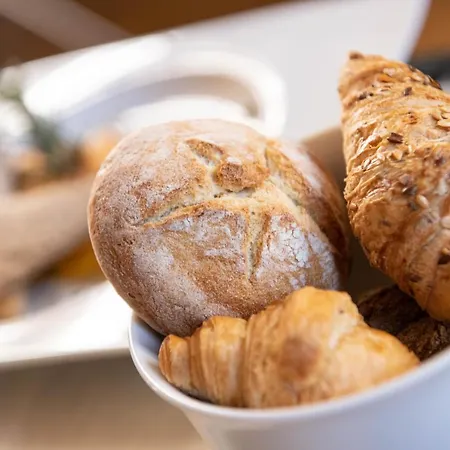 黎莱斯乌菲其酒店